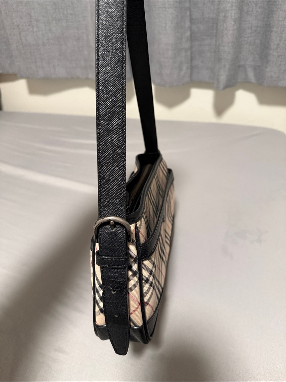 (SOLD) Burberry nova check Shoulder Bag - Picture 2 of 5
